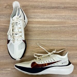 Nike Running Zoom Gravity White Sneakers Tortoise Shell Swoosh - 9
